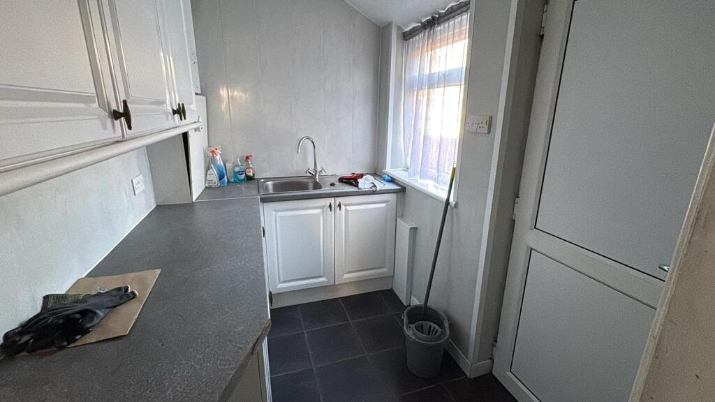 House in Sutton-in-Ashfield, Eastfield Side, Dalestorth - View 2
