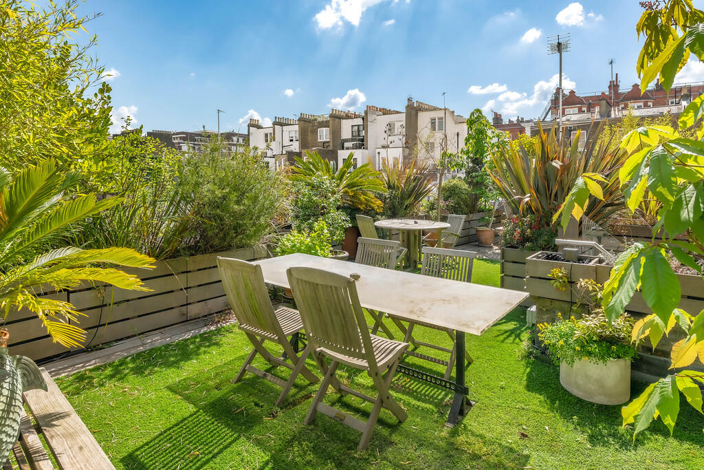 5-bed house on Reece Mews, South Kensington SW7, £4,350,000
