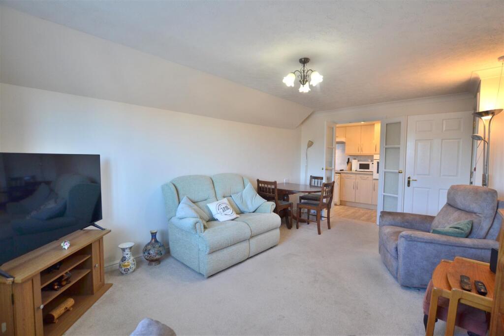Apartment in Hart, Fleet - View 4