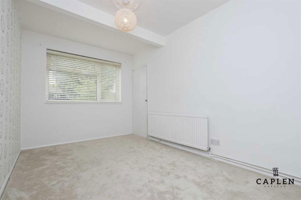 Apartment in Ilford - View 3