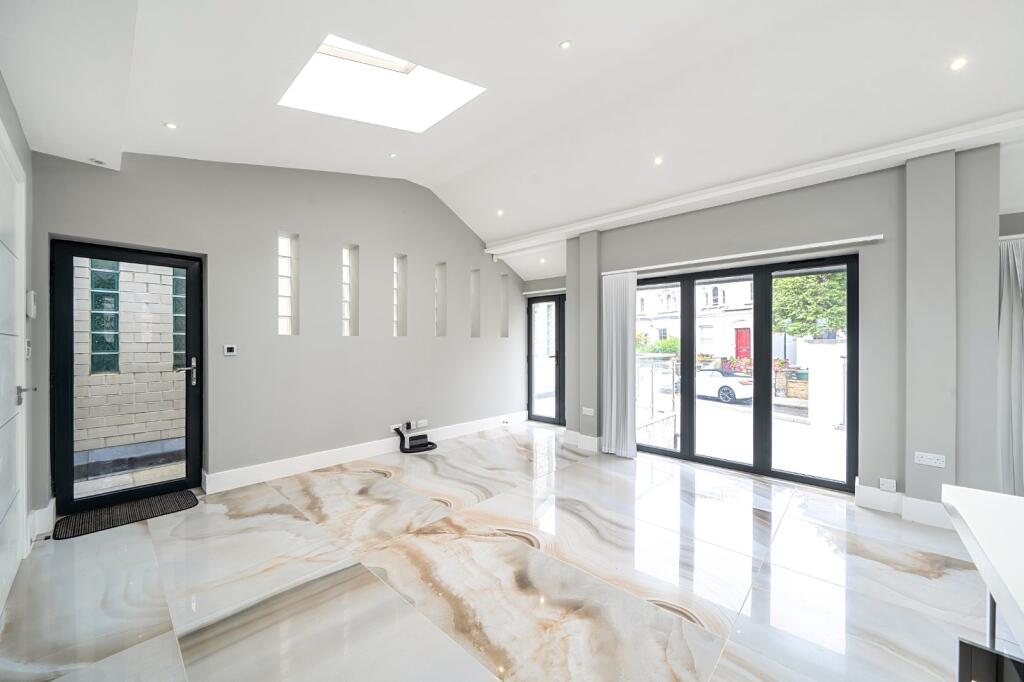 House in London - View 3