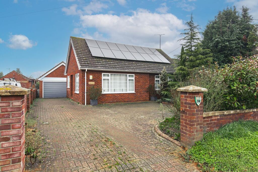 2-bed bungalow on Modern Single-Level Living in Heacham, £385,000