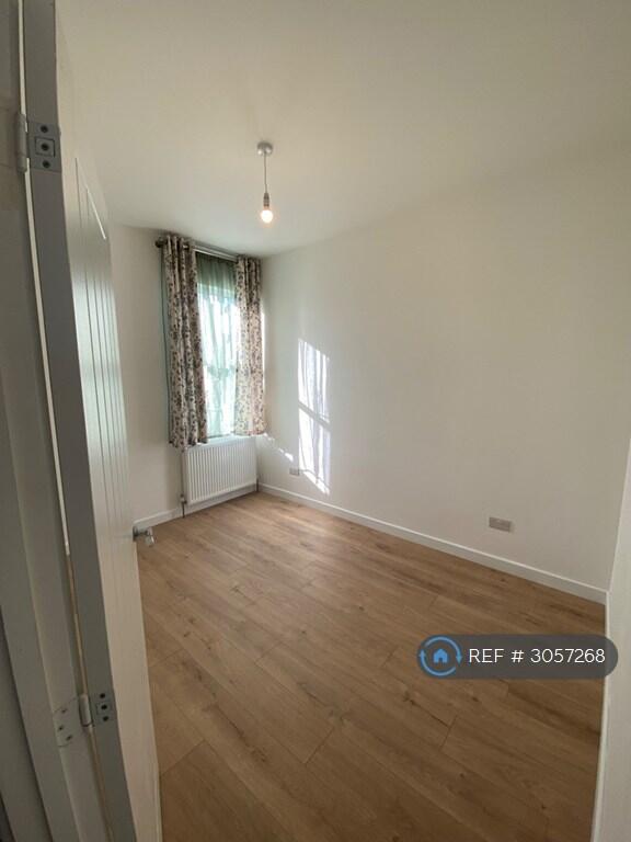 House in Southend-on-Sea, Southchurch - View 4