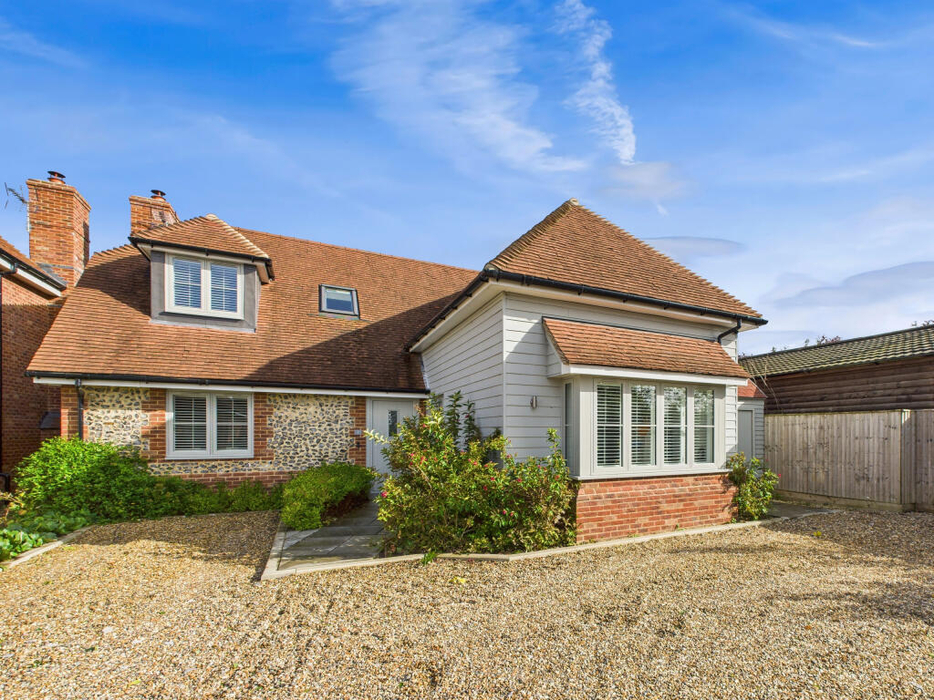 Main image of property: Bloomfields, Chinnor Road, Towersey, Thame, Oxfordshire