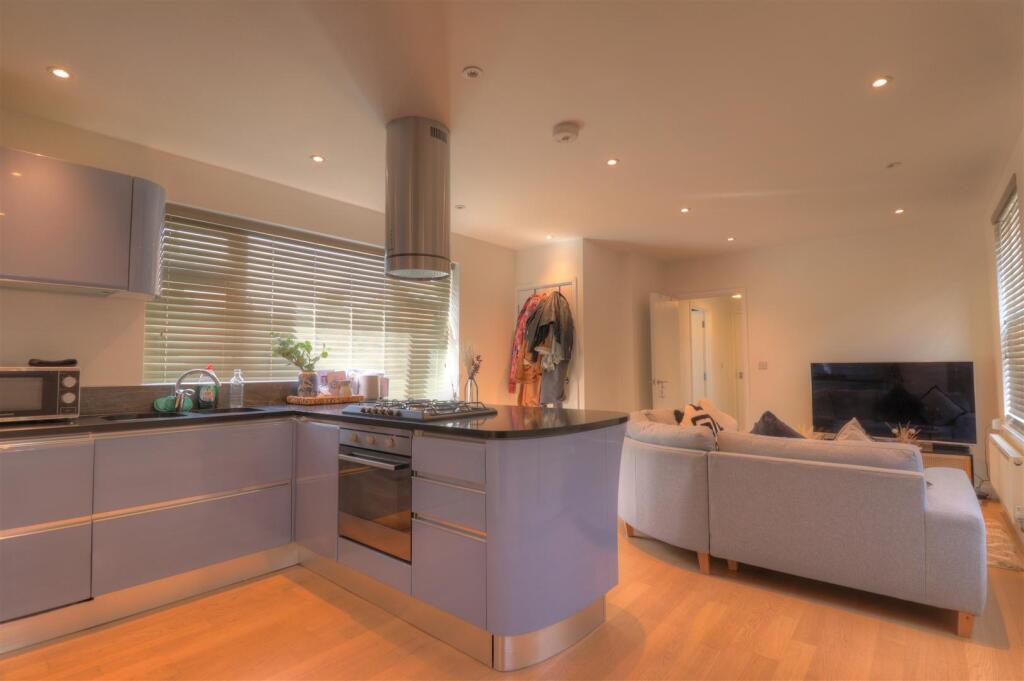 Apartment in Evesham, Fairfield - View 2