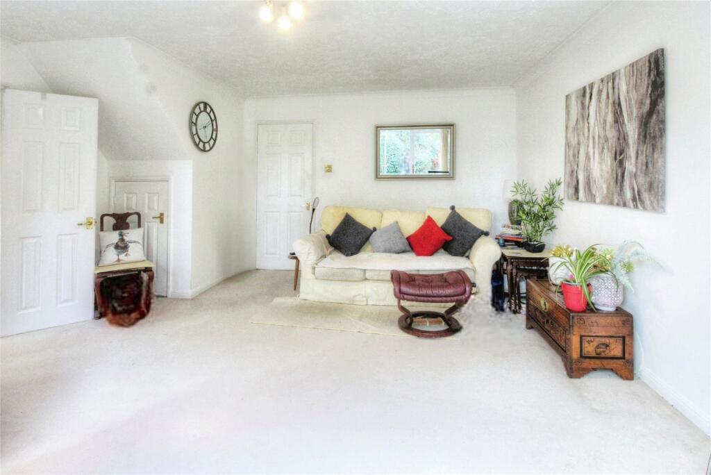 House in Runnymede, Surrey - View 3