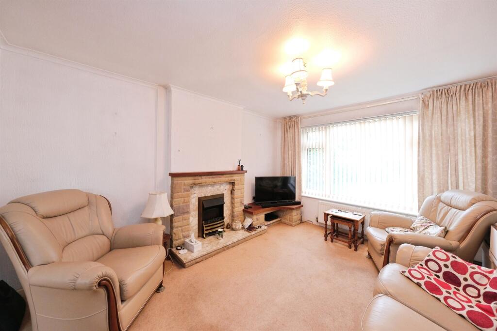 House in Chesterfield, Derbyshire - View 4