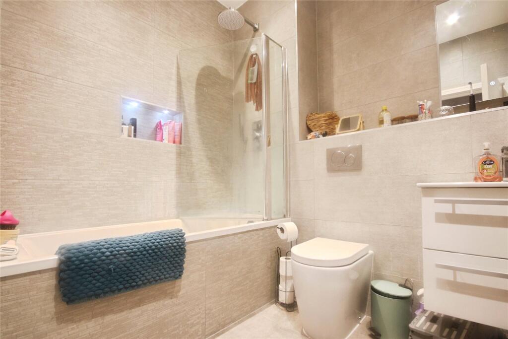 Apartment in Reading - View 5