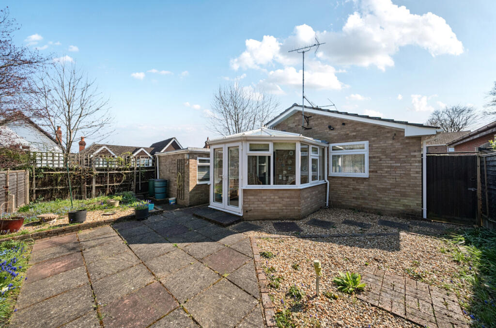 House in Rushmoor, Farnborough Park, Farnborough - More