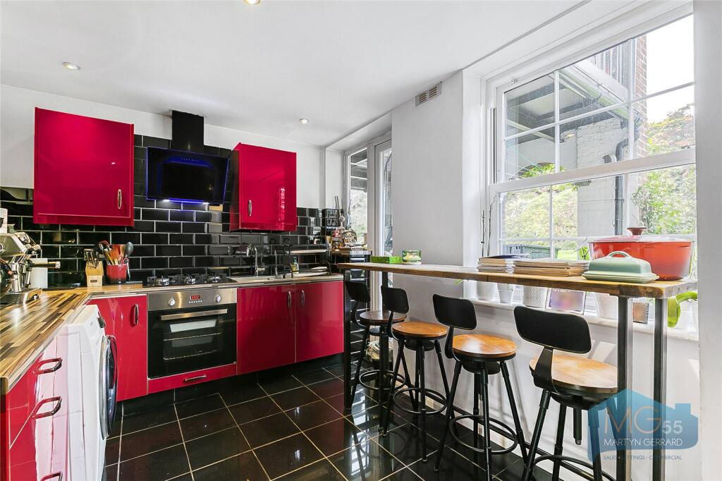 Queensborough Court, North Circular Road, London, N3 photo 4