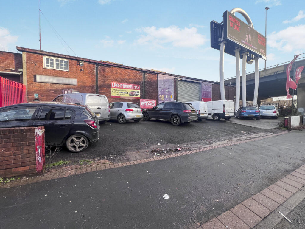 Main image of property: Spon Lane South, West Bromwich, B70