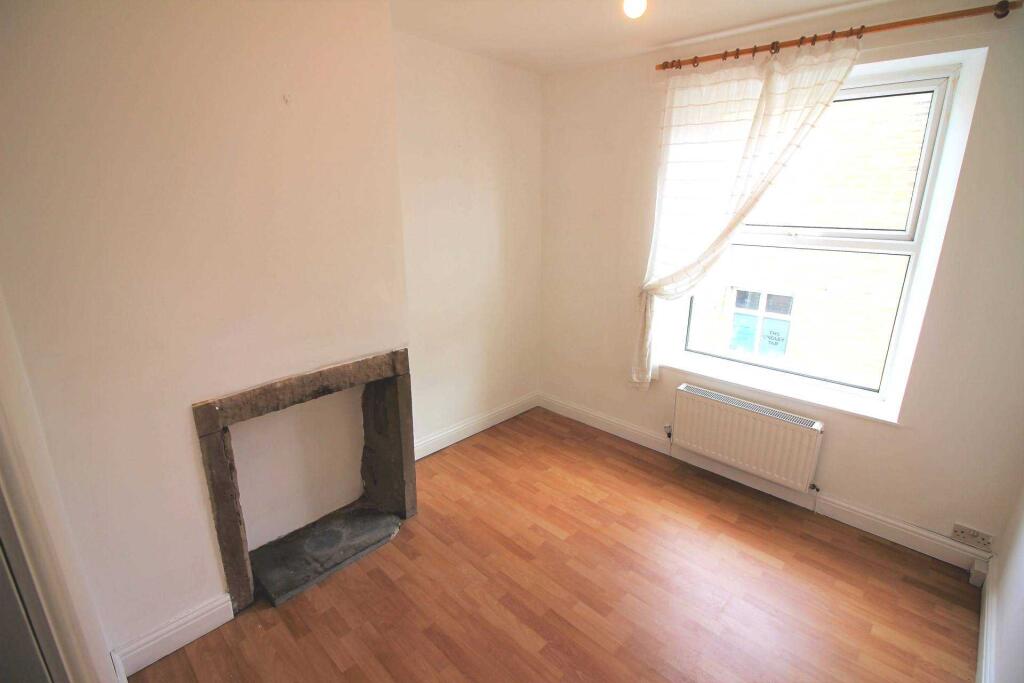 House in Huddersfield - View 4