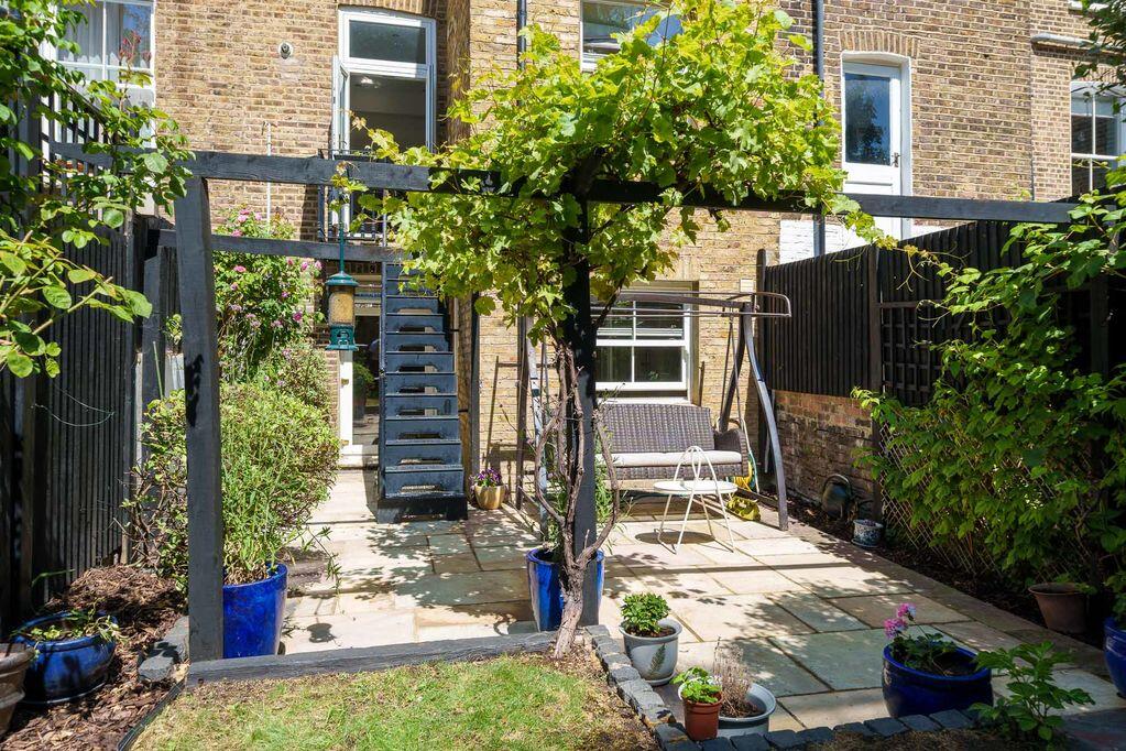 Apartment in London - More