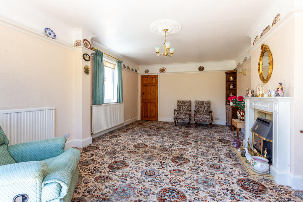 House in Rushden, North Northamptonshire - More