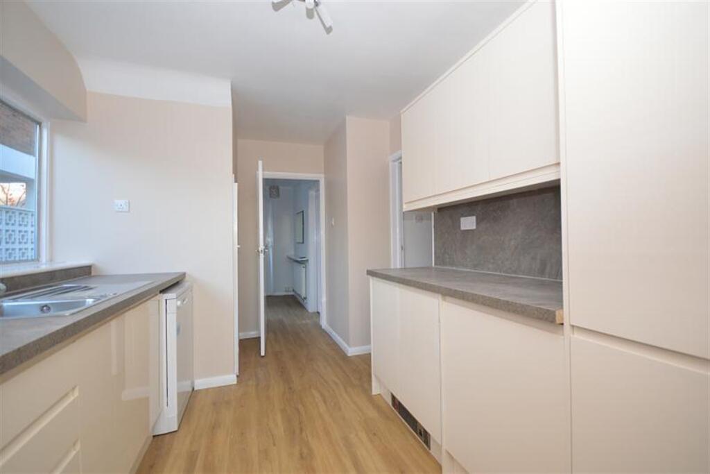 Forth Road, Upminster, Essex, RM14 photo 3