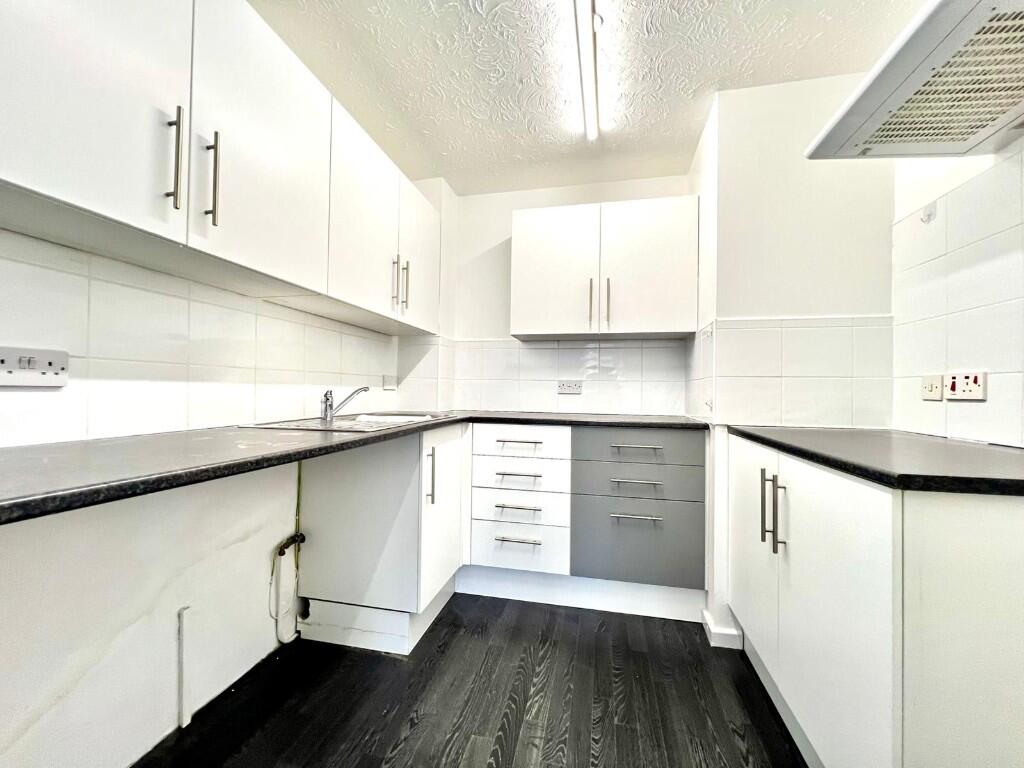 Coatham Road, Redcar, North Yorkshire, TS10 photo 2