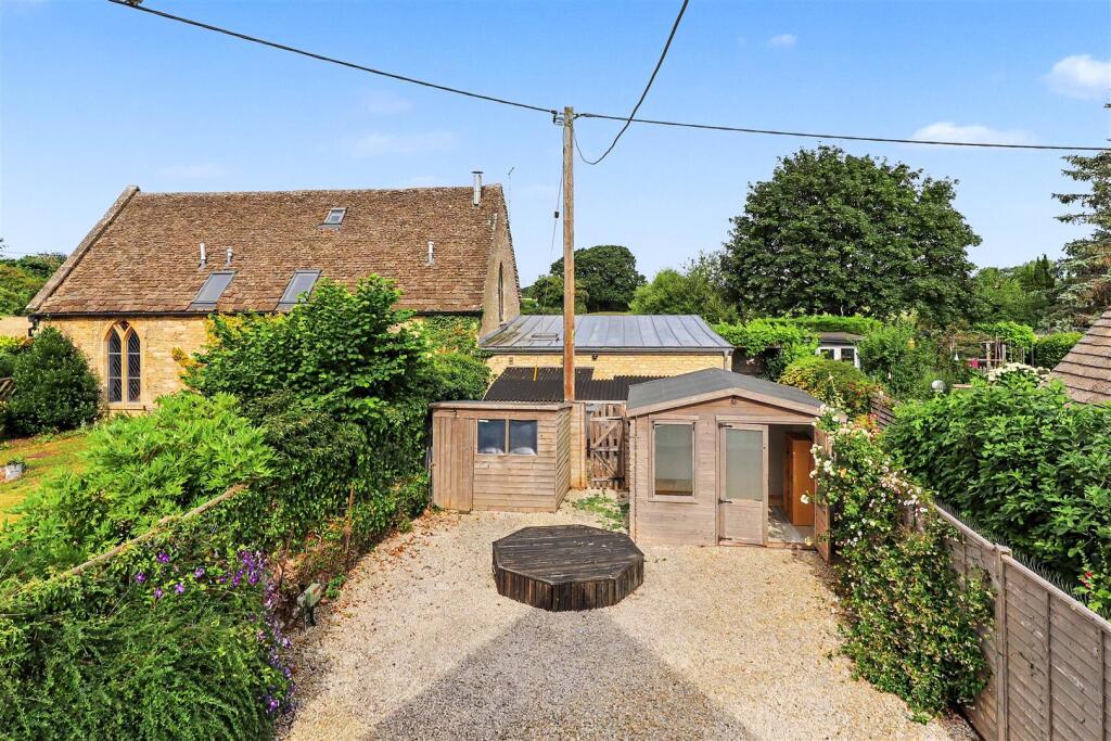 House in West Oxfordshire, Langford - View 3