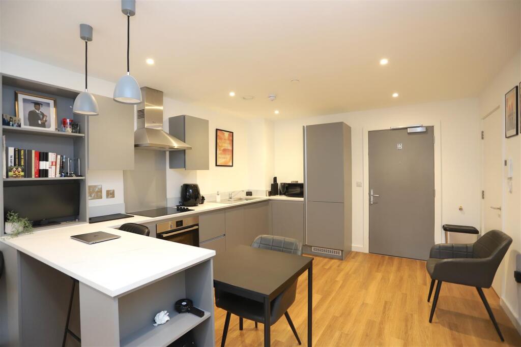 Apartment in Manchester, Ancoats - View 4
