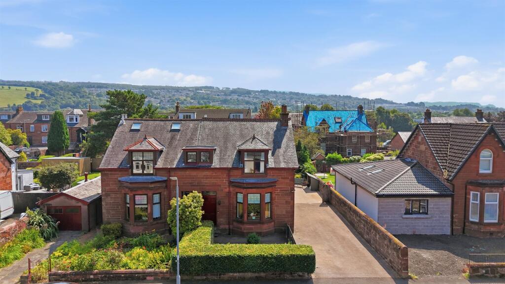 Main image of property: Craigie-vale, Queen Street, Alexandria
