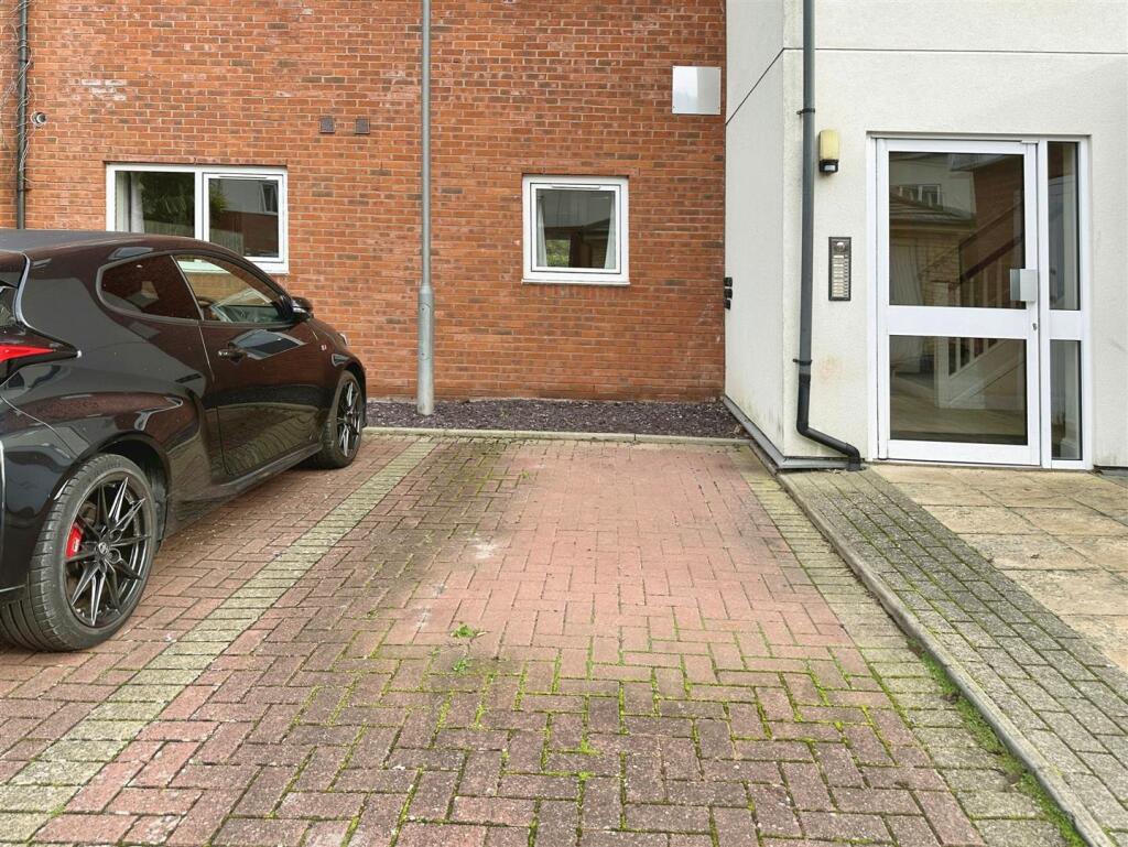 Trent Place, Warwick - View 5