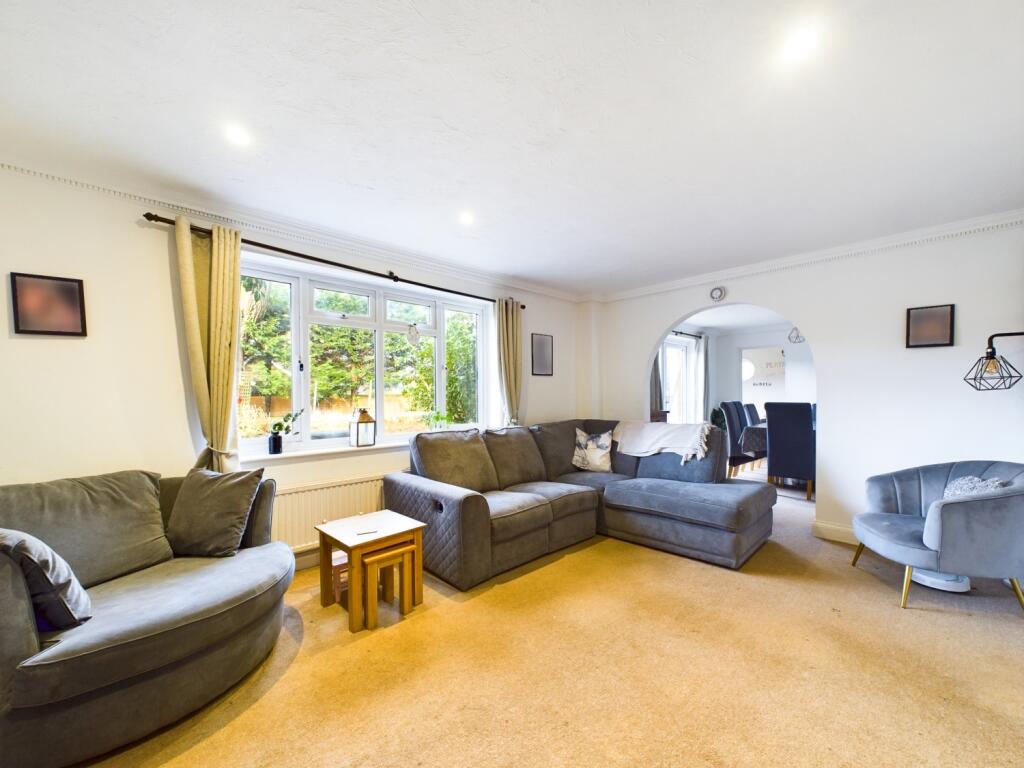 Privet Road, Lindford, Bordon, Hampshire, GU35 photo 3