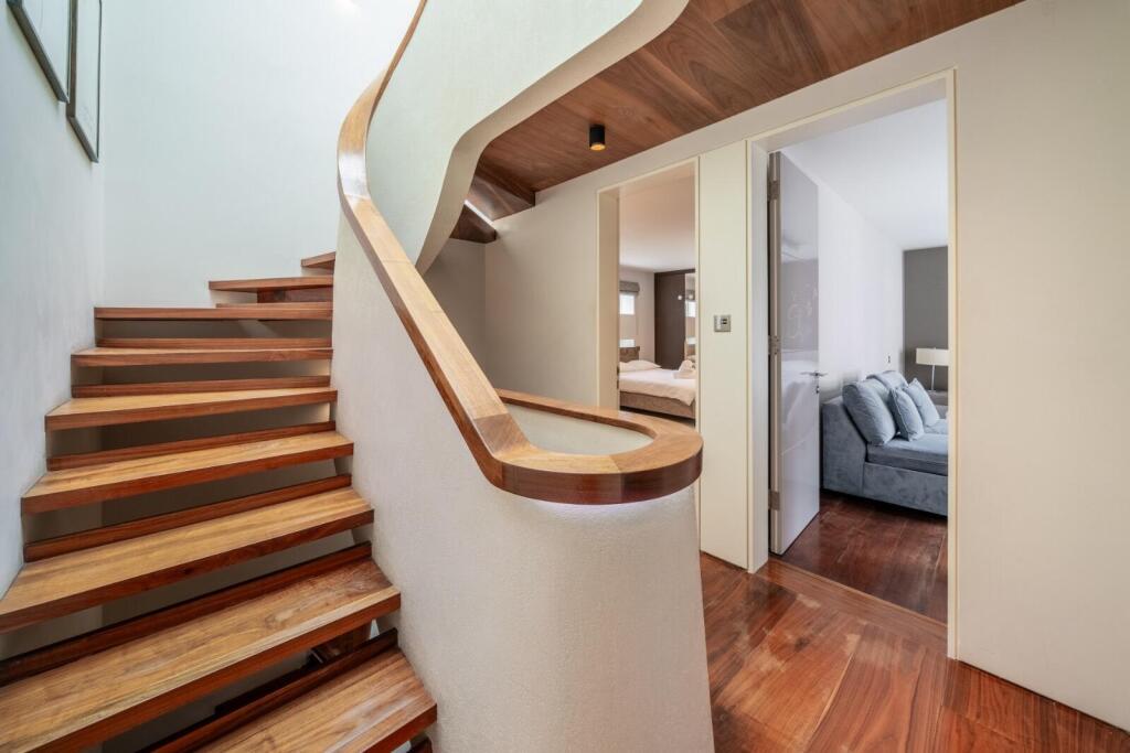 4 bedroom mews property for rent