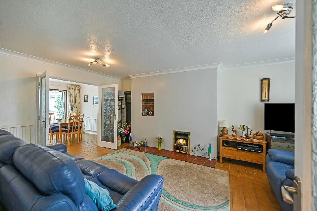 Mountbatten Way, Brabourne Lees, Ashford photo 3