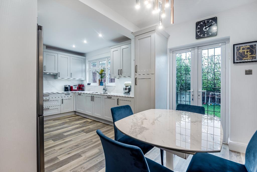 Hillside Gardens, Edgware, Middlesex, HA8 8HE photo 4