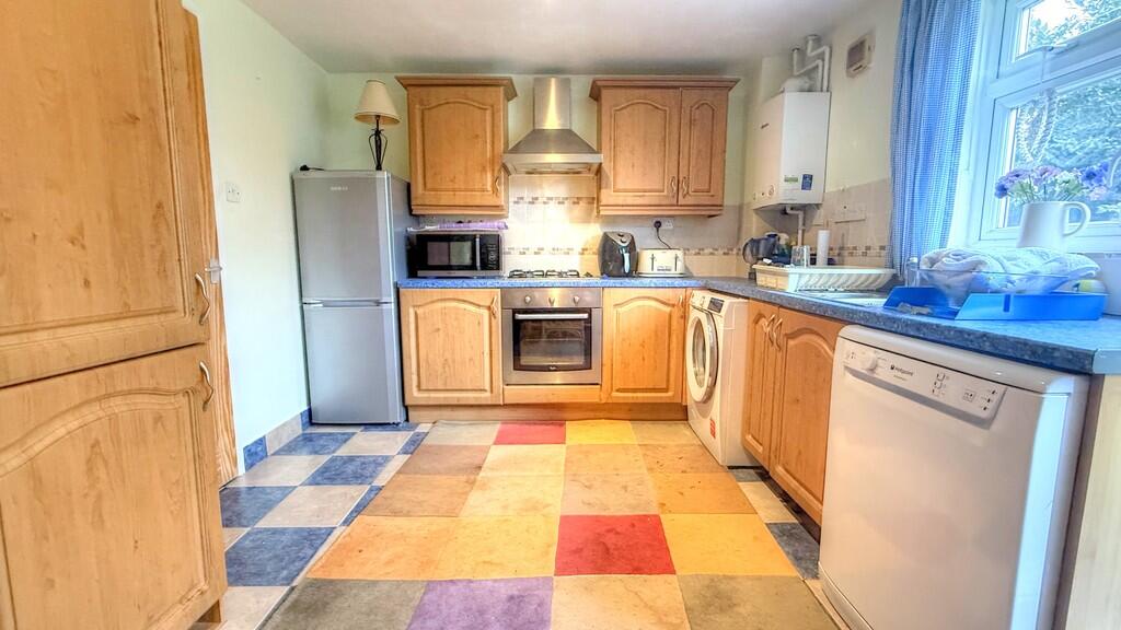 Hawthorn Court, Petersfield, Hampshire photo 4