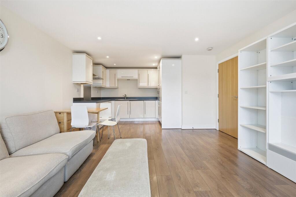 Apartment in London, Gallions Reach - View 3