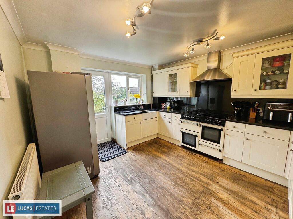 Penallta Villas, Ystrad Mynach photo 3