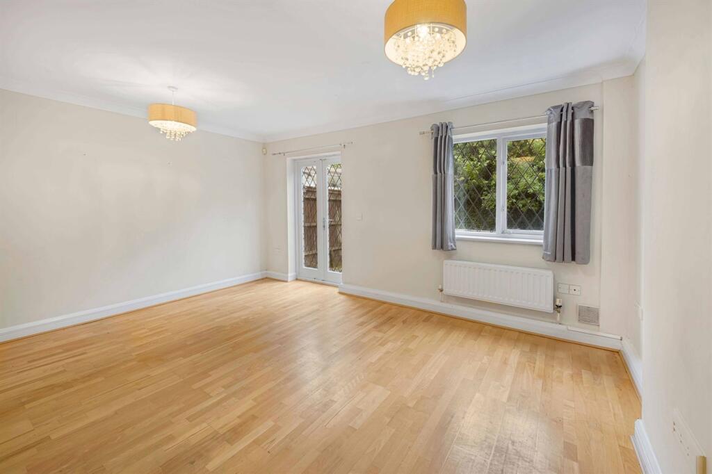 Shirleys Drive, Prestbury, SK10 photo 4