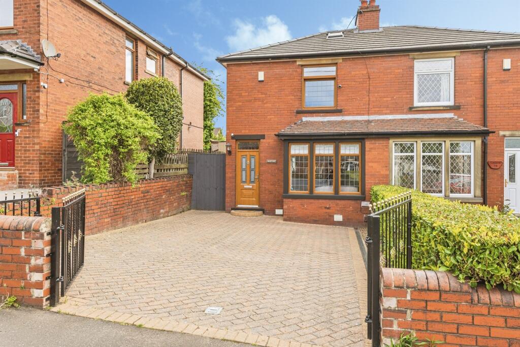 Main image of property: New North Road, HECKMONDWIKE