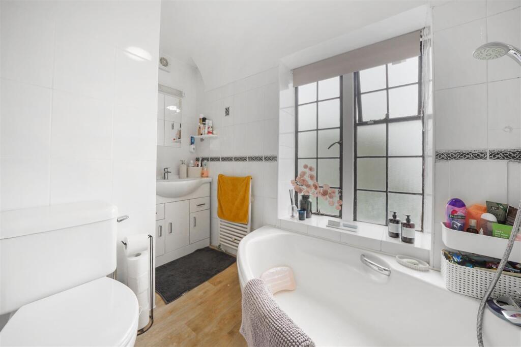 Apartment in London - More