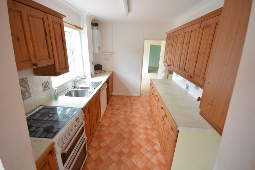 High Way, Broadstone, Dorset, BH18 photo 5