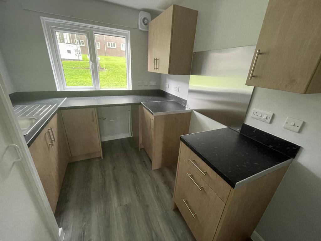 16 Rosemount Walk, Keighley, West Yorkshire BD21 2EE photo 4