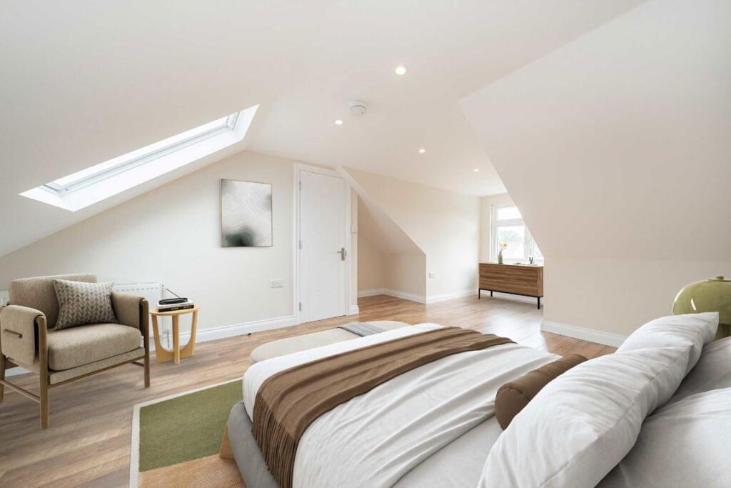 House in Twickenham - More