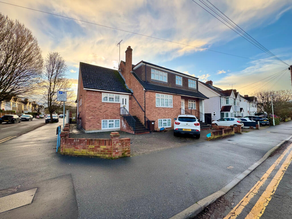 Main image of property: Oaklands Crescent, Chelmsford, Essex, CM2 9FG