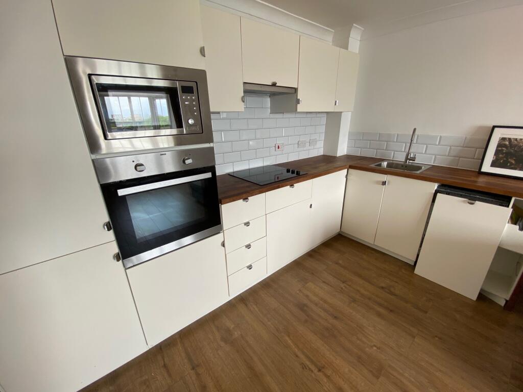 Apartment in Cardiff, Grangetown - View 4