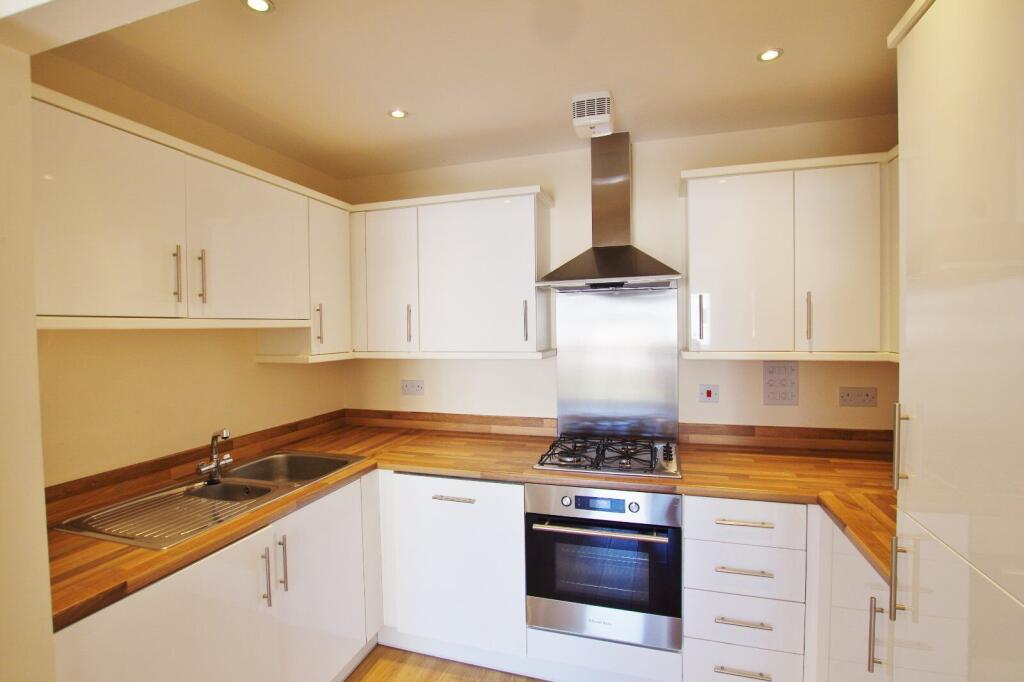 Apartment in Watford, Garston - View 3