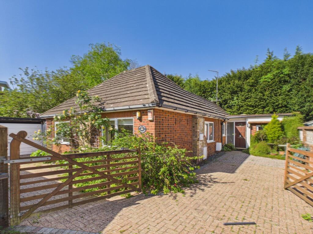 Main image of property: Oxford Road, Gerrards Cross, Buckinghamshire, SL9