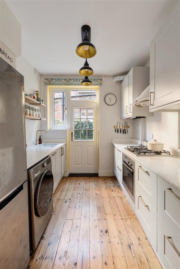Apartment in London, Highams Park - View 3