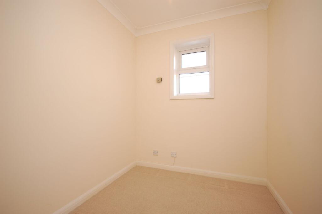Apartment in Watford - View 5