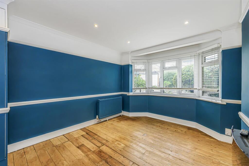 Apartment in Epping Forest, Loughton - More