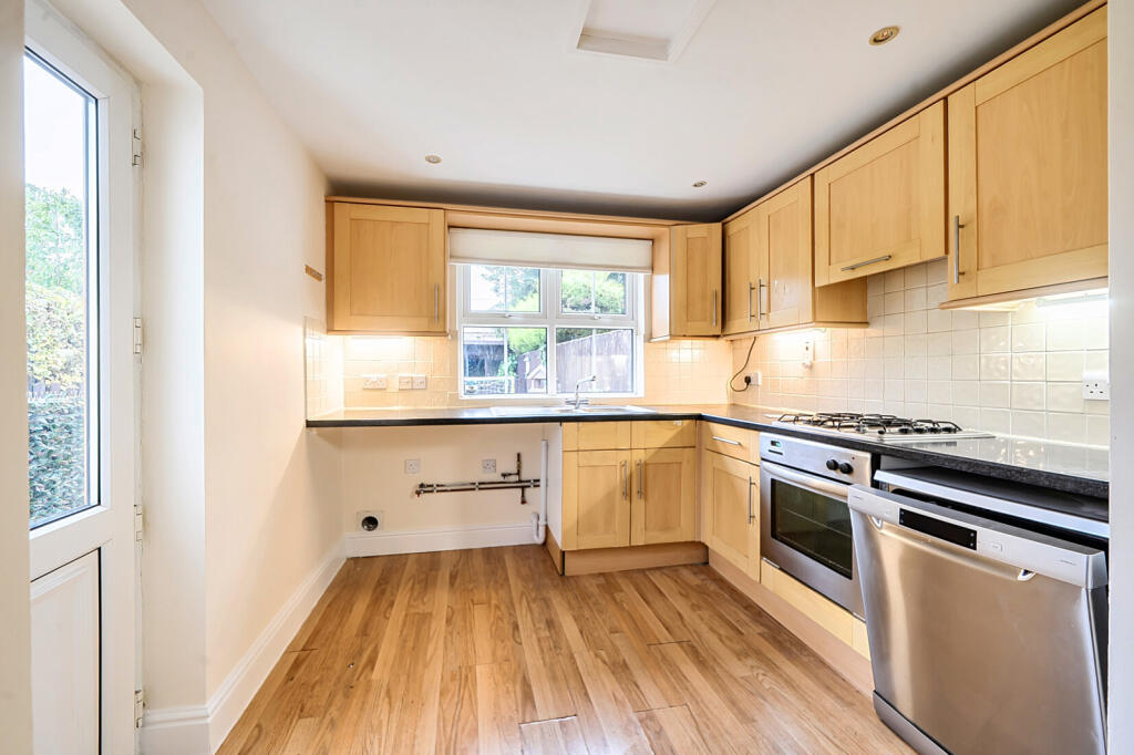 House in Widmer End, Terriers, Totteridge - View 4