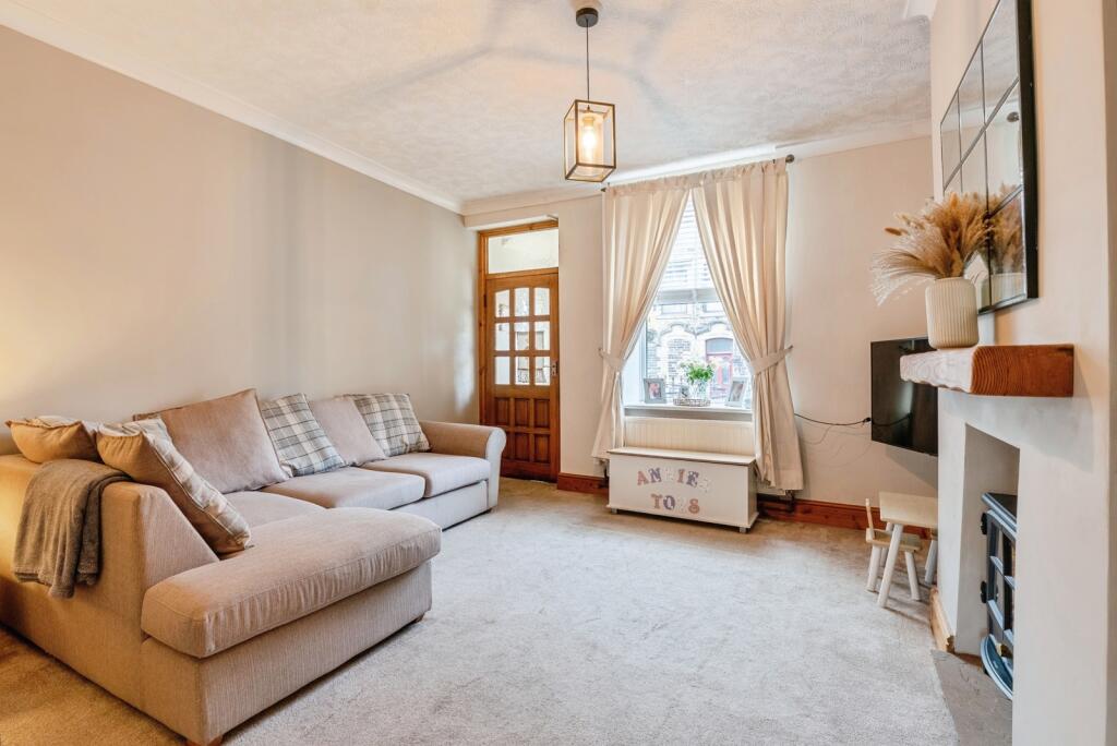 House in Burnley, Cliviger - More