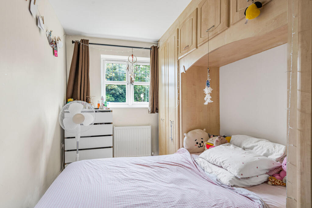 Apartment in Runnymede, Egham Hythe - More