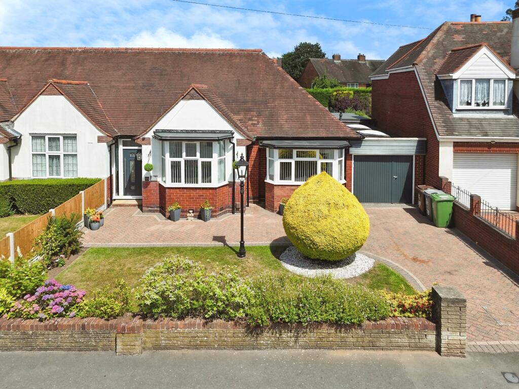 4-bed semi-detached on Victoria Avenue, Walsall, WS3, £350,000