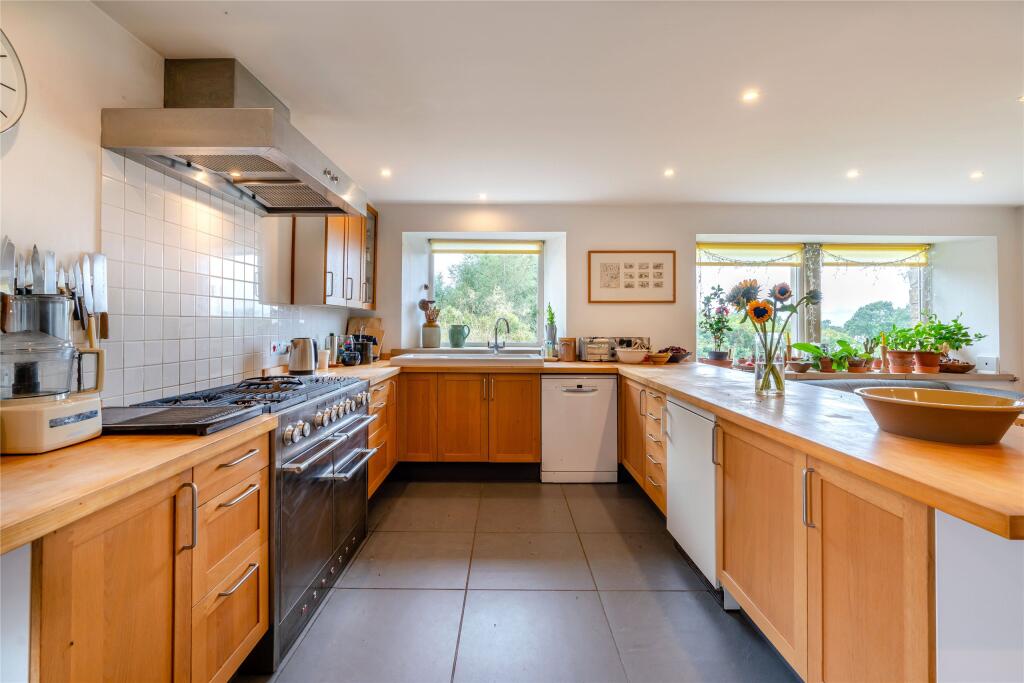 House in Hartley - More