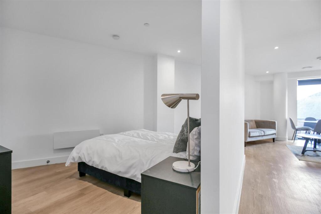 Apartment in Newcastle upon Tyne - View 5